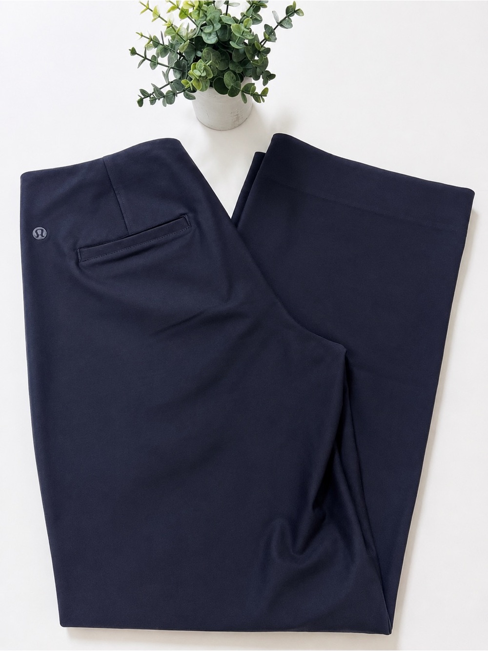 Lululemon Utilitech Relaxed-Fit Mid-Rise Trouser
Black Night Size 10